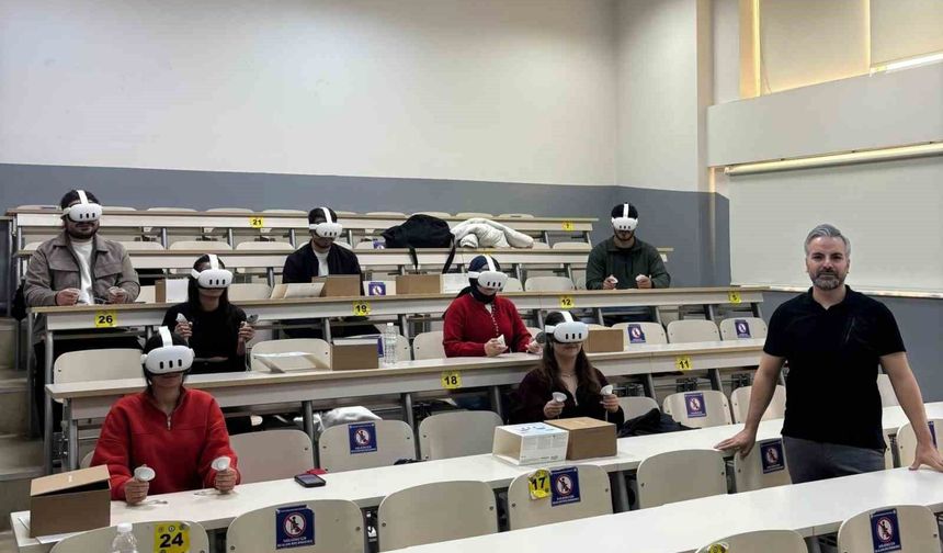 ADÜ'de öğrenciler dersleri sanal gerçeklik destekli işliyor