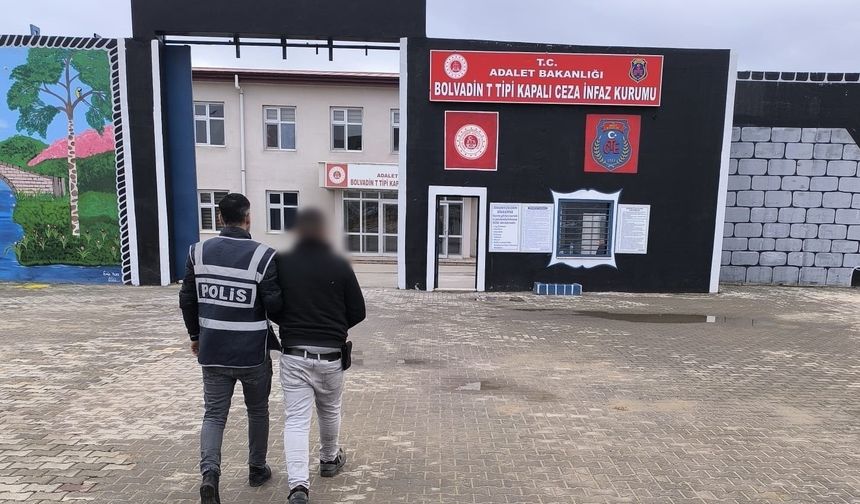 Cinayetten hapis cezasıyla aranan şahsı polis yakaladı