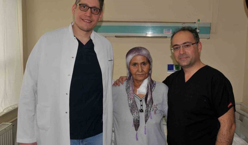 Hastaya cerrahi operasyonla yemek borusu yapıldı