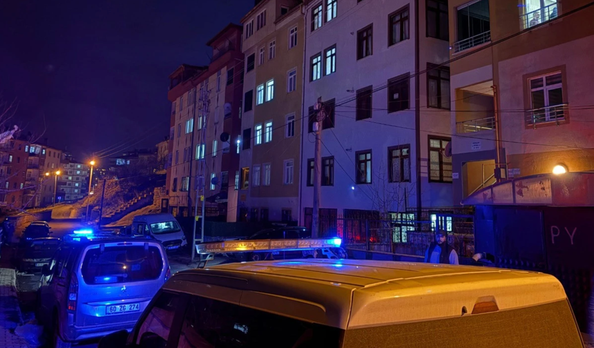 Tartıştığı erkek arkadaşını banyoda öldürdü