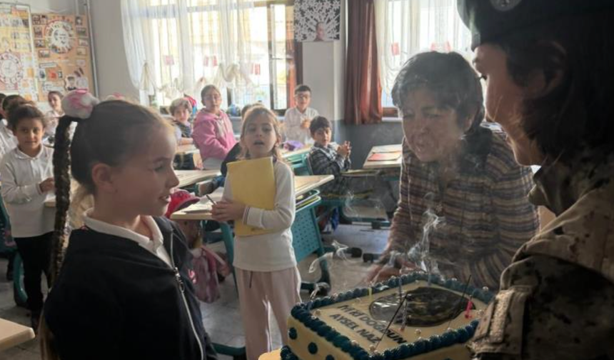 Özel Harekat Polisleri'nden şehit kızına doğum günü sürprizi