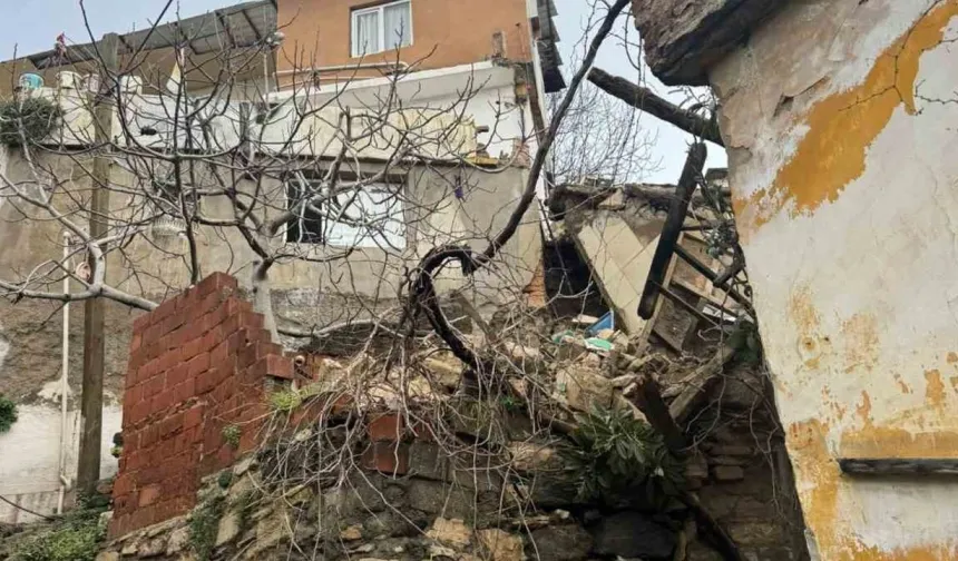 Aydın'da yağmur evin duvarını çökertti