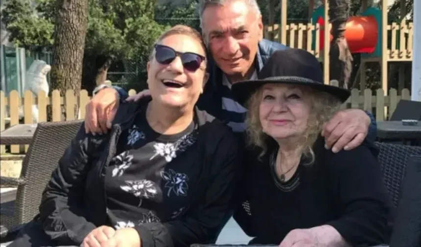 Ünlü Şovmen Annesini Kaybetti