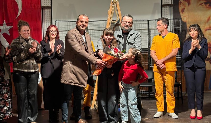 "Hepimiz Mahkumuz" Oyunu Büyük İlgi Gördü