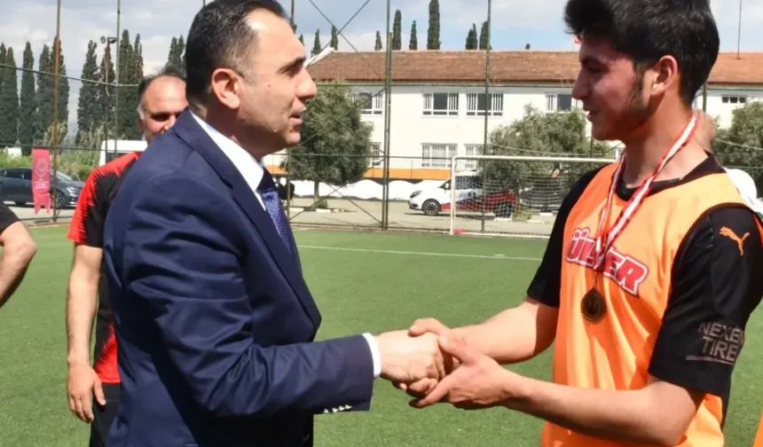 Romanlar Günü Halı Sahaya Taşındı