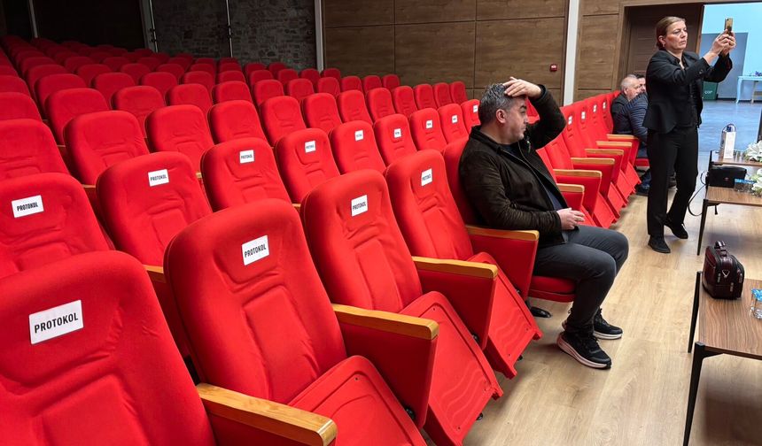 Nevzat Biçer Salonu’nda Sessiz Toplantı