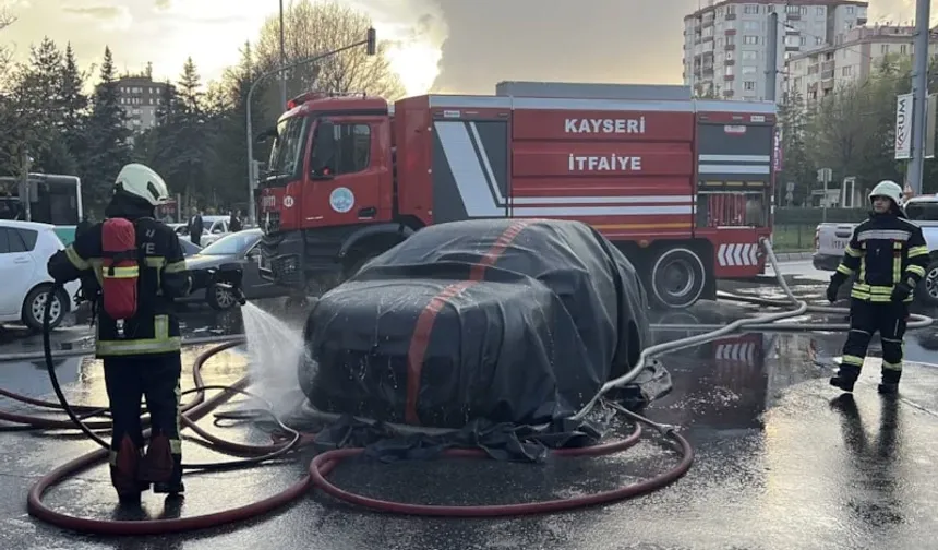 Seyir Halindeki Elektrikli Araç Alev Aldı