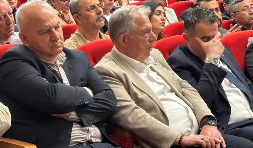Panelde "Uyku" Molası: Belediye Başkanları Gözlerine Yenik Düştü