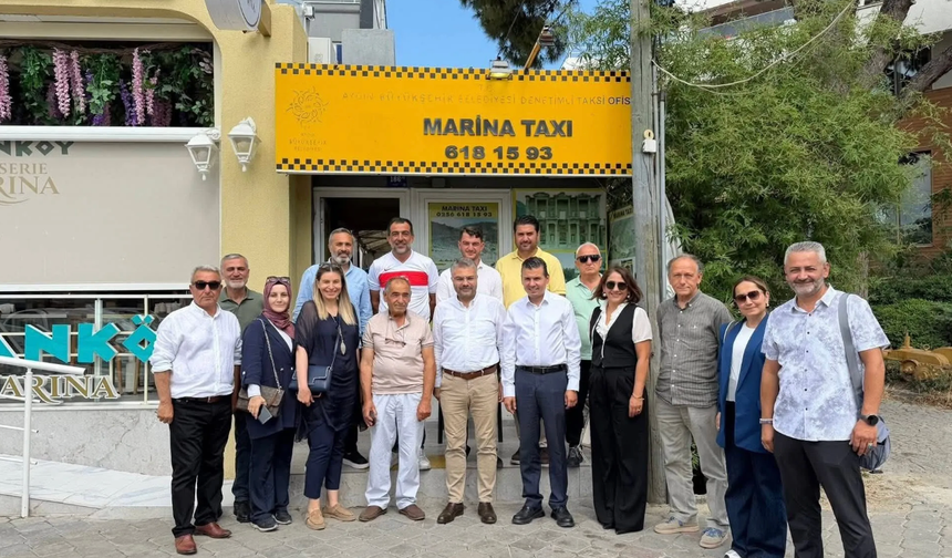 Milletvekili Özmen Kuşadası'nda Teşkilat ve Esnafla Buluştu