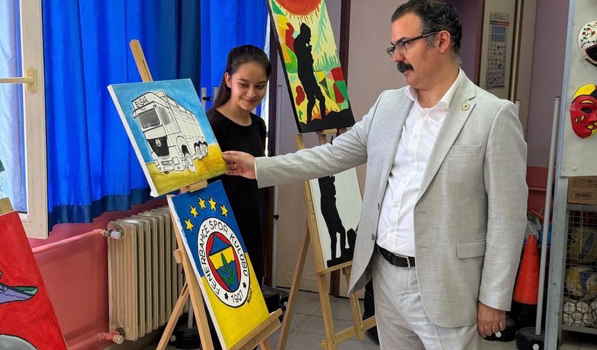 Öğrenciler eserlerini görücüye çıkardı
