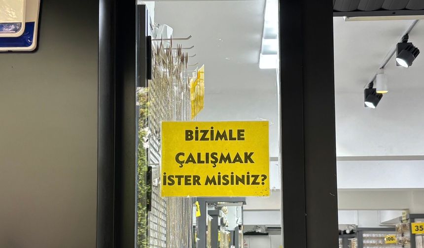 Vitrinler İş İlanlarıyla Doldu