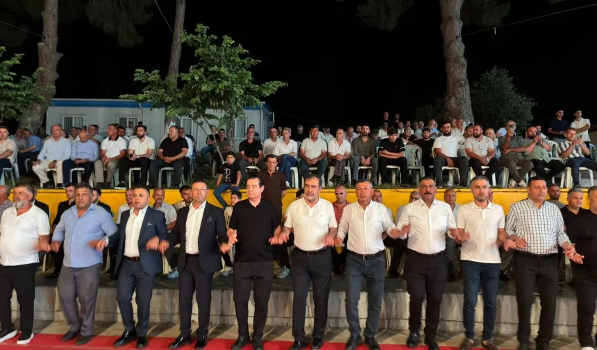 Siyasilerden Halayla Birlik Mesajı