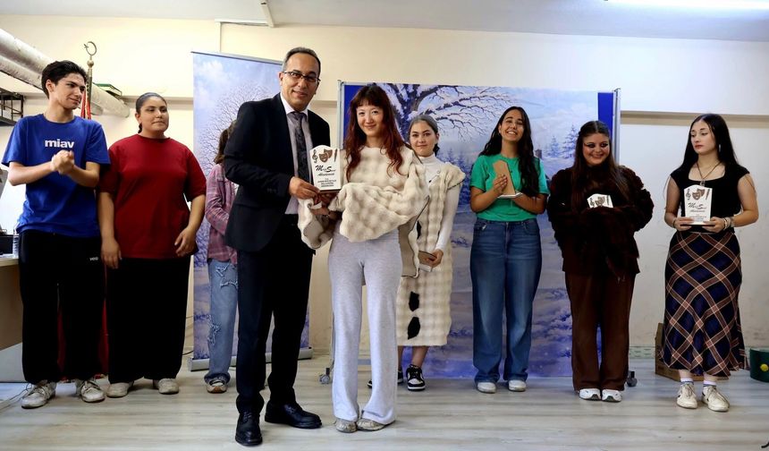 Gezici tiyatro, öğrencileri sanatla buluşturdu