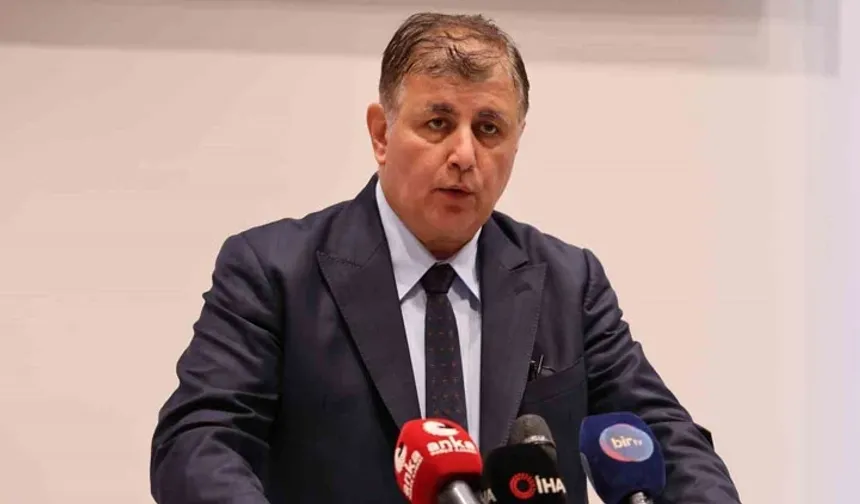 İzmir Büyükşehir Belediye Başkanı Cemil Tugay İstifa Etti