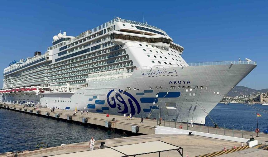 Dev kruvaziyer Bodrum'a demirledi