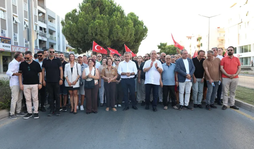 Görevden alınan Didim CHP yönetiminden protesto yürüyüşü