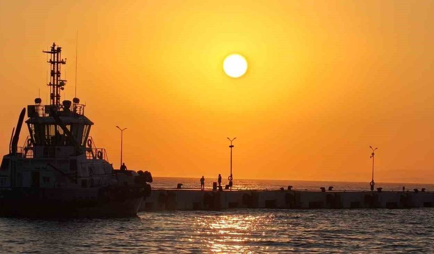 Kuşadası’nda gün batımı hayran bırakıyor