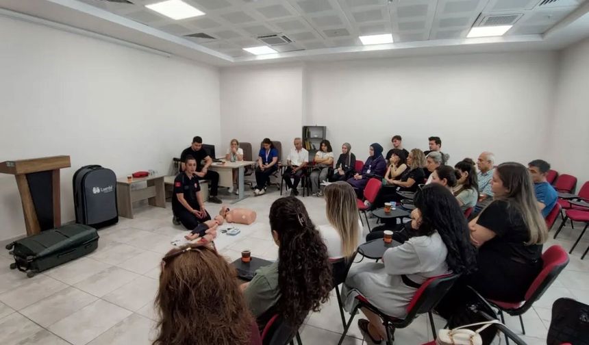 Devlet Hastanesi'nde CPR eğitimi verildi