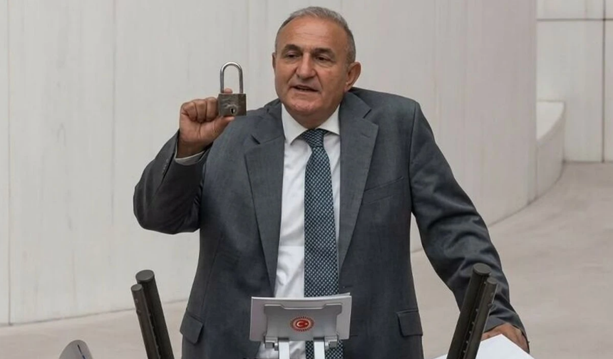 Karakaş, TBMM’de Aydınlı esnafın verdiği kilitle konuştu