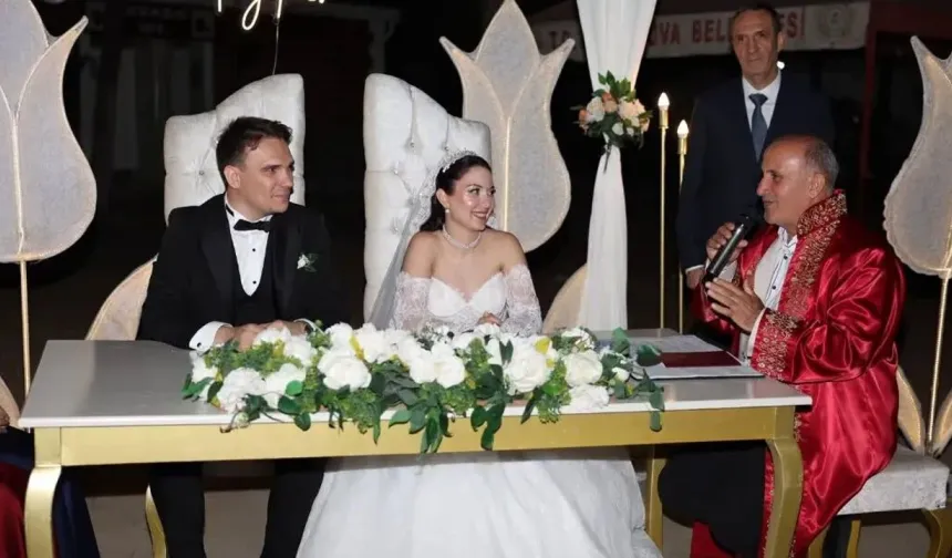 İncirliova’nın sevilen muhtarının oğlu dünyaevine girdi