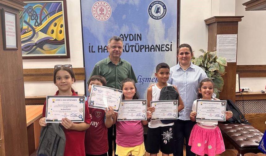 Minik kütüphane kaşifleri belgelerini aldı